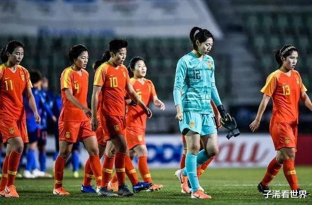中国女足|凌晨3点! 资深媒体人做出争议表态: 中国女足遭质疑，球迷骂声一片