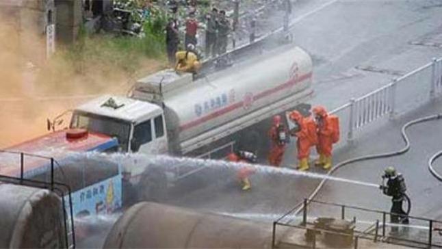 90年梨子园特大事故：油罐列车脱轨引爆炸，抢救7天未停歇