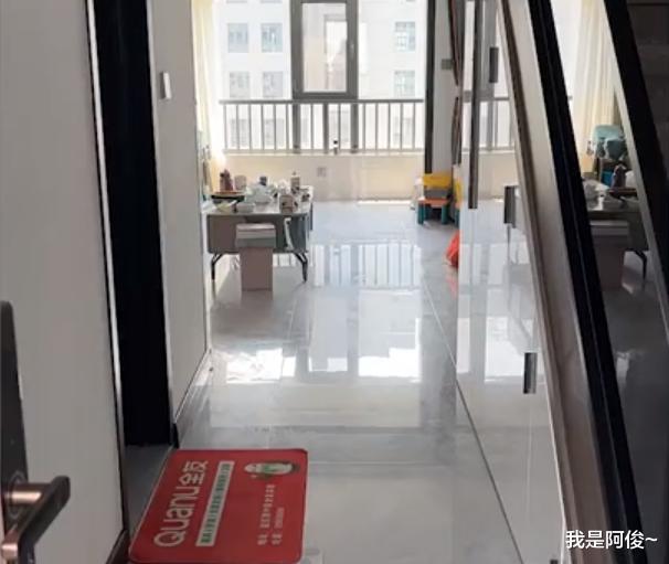 中山|山西一女子120平新房变79平，看到楼道网友傻眼了：比客厅还宽敞