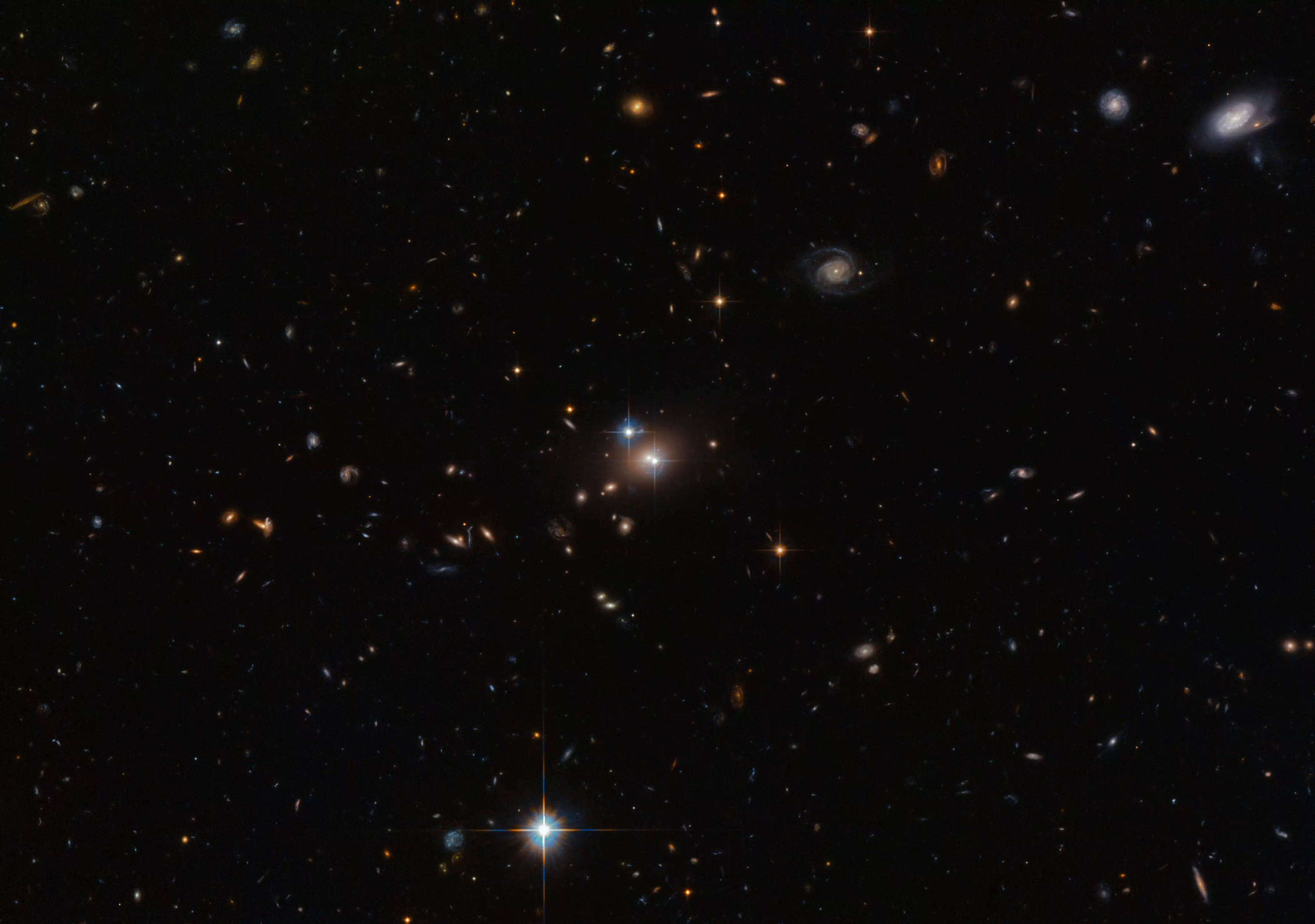 50亿光年外，天文学家发现星系一分为二，爱因斯坦又对了？
