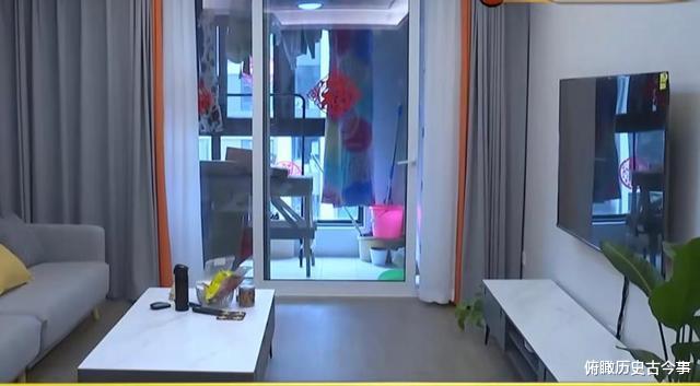 女子洗澡发现卫生间竟藏着对门男邻居,邻居辩解称只是是来看装修