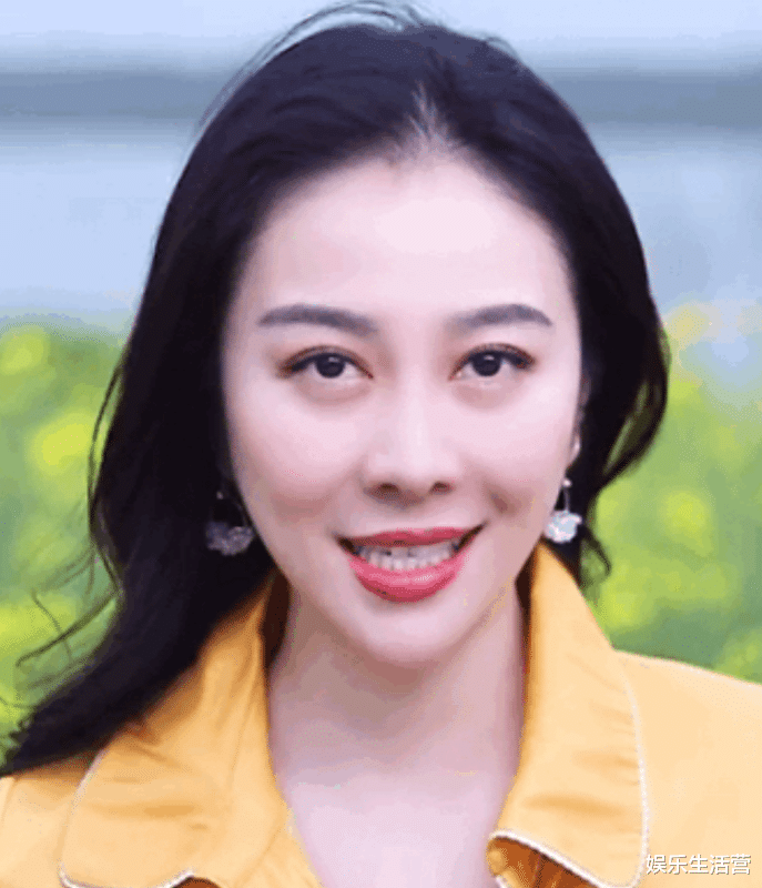 叶璇|42岁叶璇疑似整容,鹅蛋脸变锥子脸,面部僵硬,网友:换了个头?