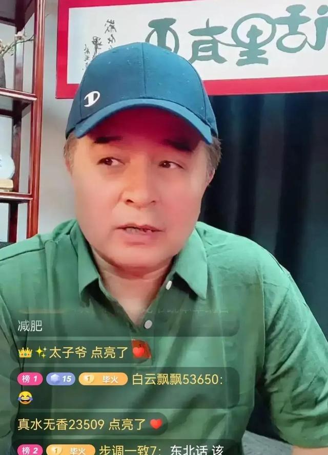 毕福剑|毕福剑首次直播露面,头发花白精气神十足,与100个粉丝感慨人生