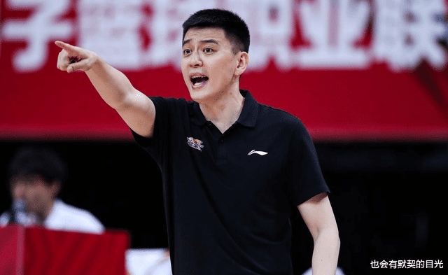 杨鸣|杨鸣真狠，22岁218cm天才巨人或离队，辽宁亏本600万？