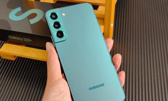 华为mate|三星GalaxyZFlip4和GalaxyS22你应该选择哪个?