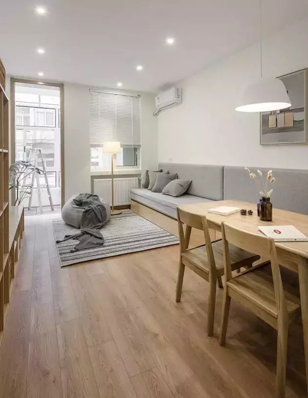 71㎡旧房改造,灵机一动不买沙发!家人不解,完工后都夸聪明!