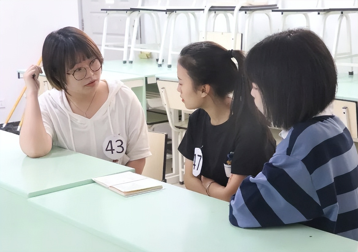 汽车|“真是太没底线了”,领导拿下属年终奖送人情,员工却敢怒不敢言