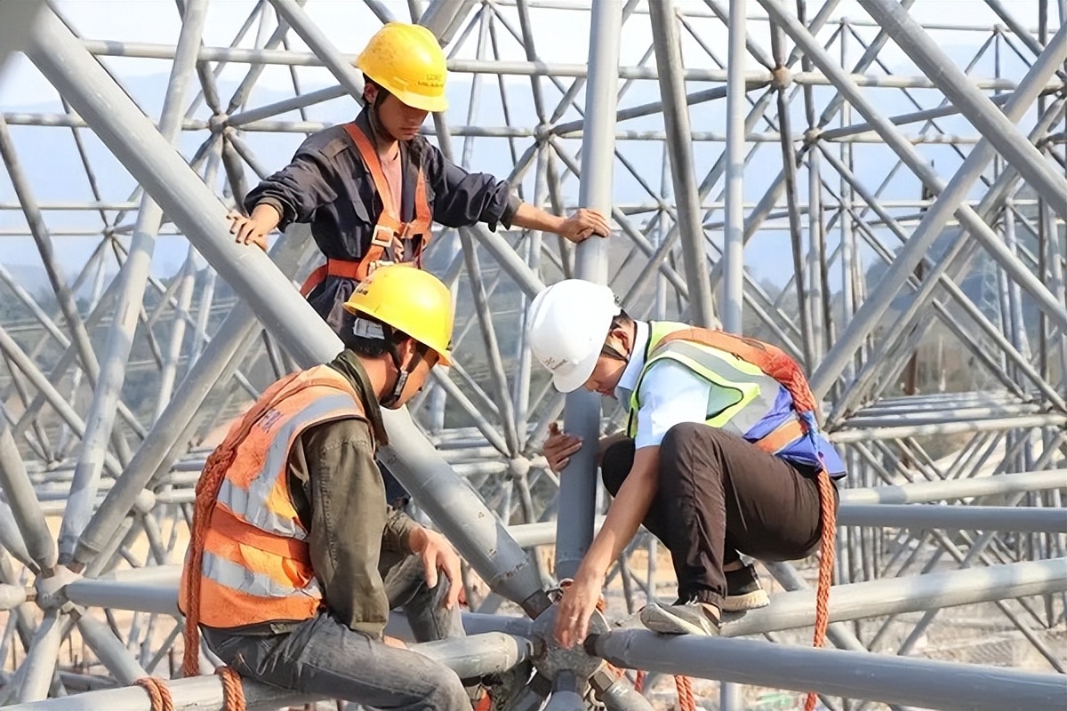 遇到特殊天气,钢结构工程怎样施工才能保证安全
