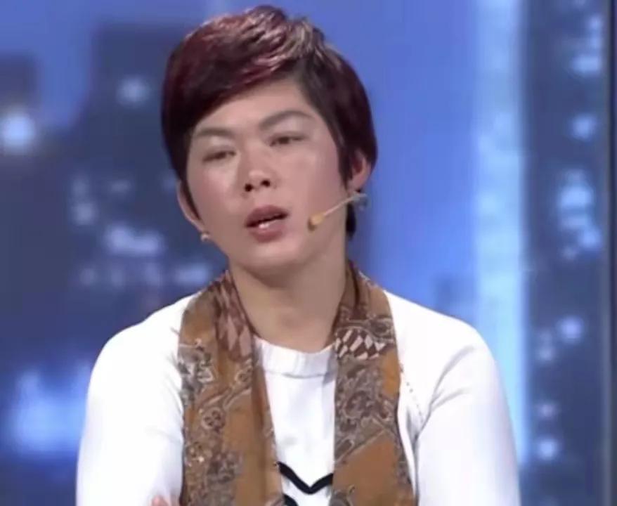 男子与女邻居车上暧昧不清,妻子发现后怒发业主群反遭暴打