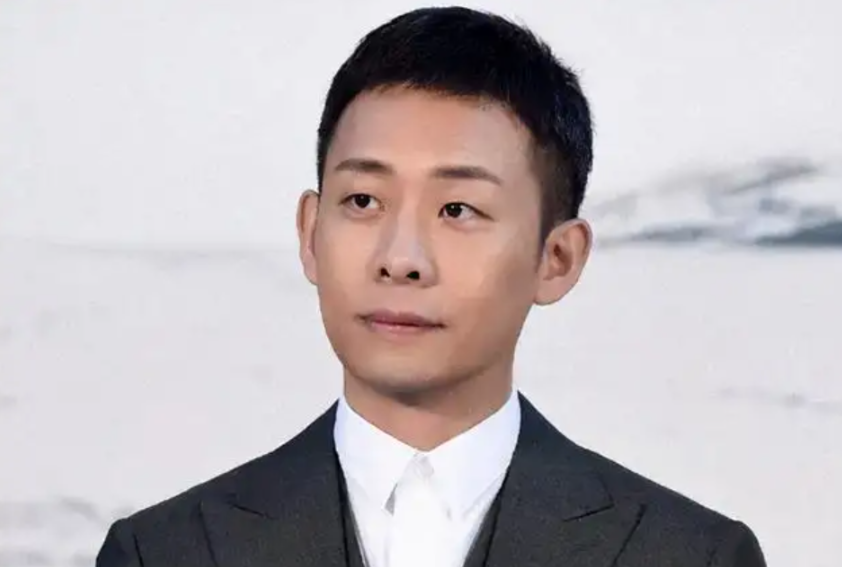 张译|《狂飙》热度下降，剧组演员相继翻车，才知张译的沉默有多明智！