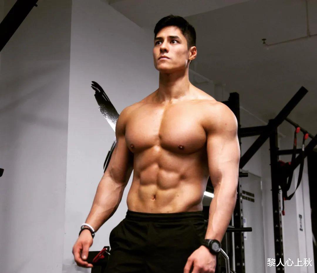 |混血儿健身男模特 Alex Wach，宁可枝头抱香死，何曾吹落北风中
