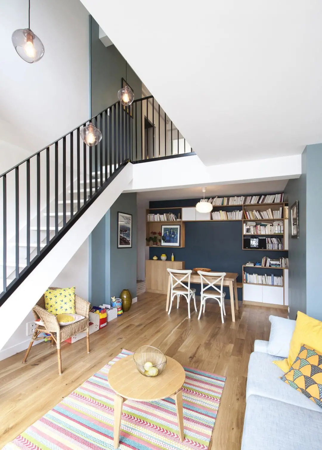 跃层抢手有原因,朋友的这套109㎡房,家里的每1㎡都利用到位