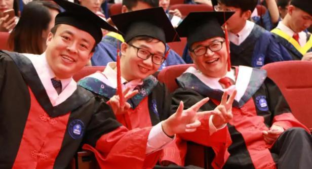 求职|博士求职月薪5000没人要，去美国后年薪有1亿多元？本人回应来了