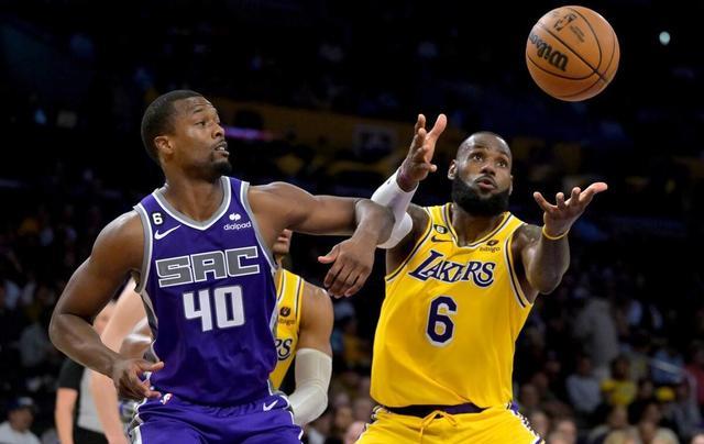NBA早报:詹皇接受孩子采访,威少谈交易流言,雄鹿票选总冠军
