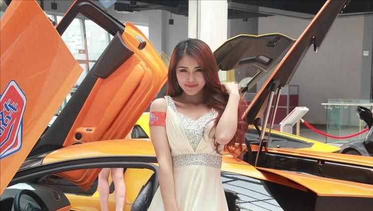 车模大赛惊现女童穿暴露泳衣 - 娱乐资讯(主打网)