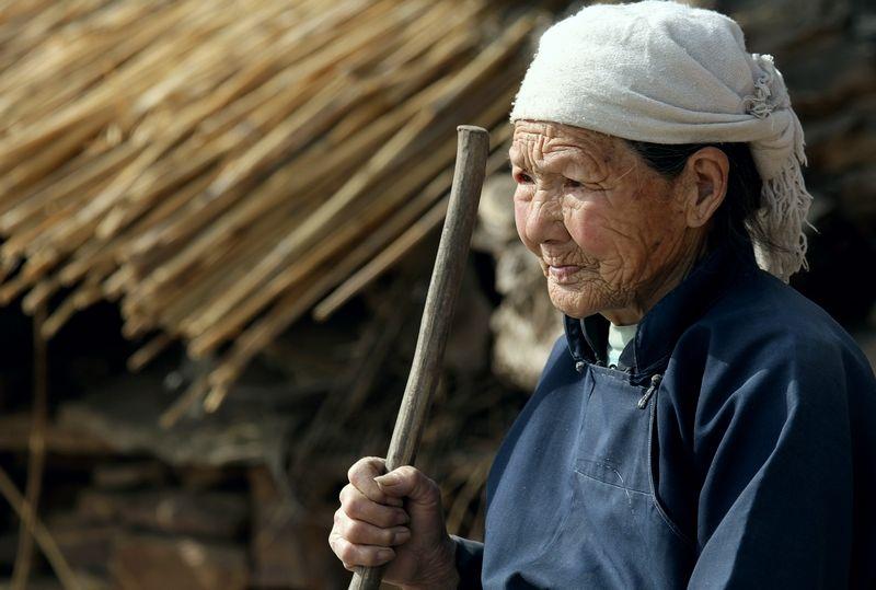 安徽一老人摔倒阳台4天呼救:养大的子女,不如一个盆