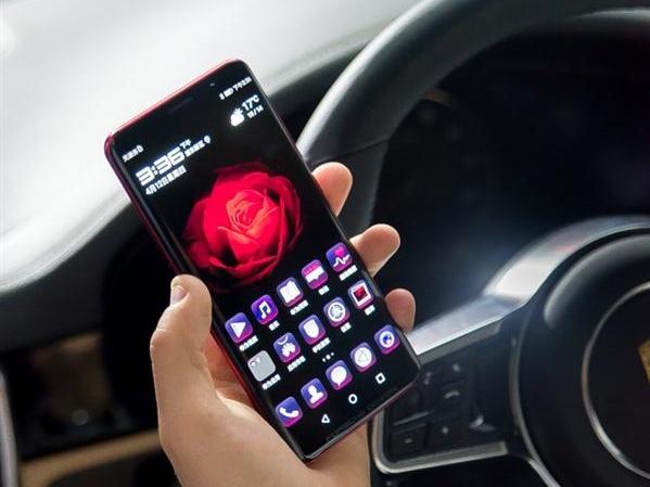 |从12999降到1450元，鸿蒙+512GB，二手华为保时捷很“涨面子”