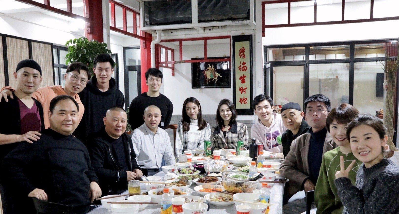 郭德纲|真不喝外面的水？郭德纲参加饭局，酒桌的一个细节引发热议