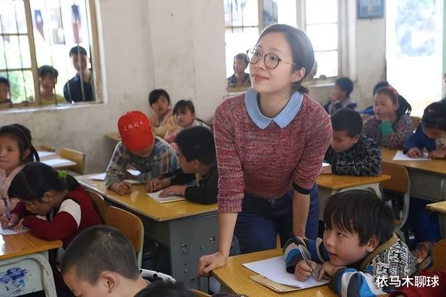 |江一燕：从小江老师，到被全网群嘲，跌落的口碑再也回不去了