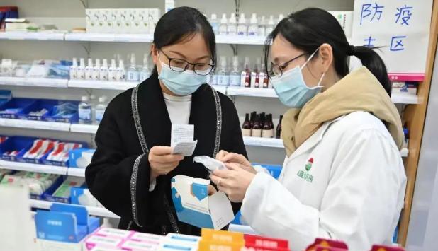 防疫政策“仓促”放开，大面积感染，老百姓遭殃，有谁该为此负责吗？