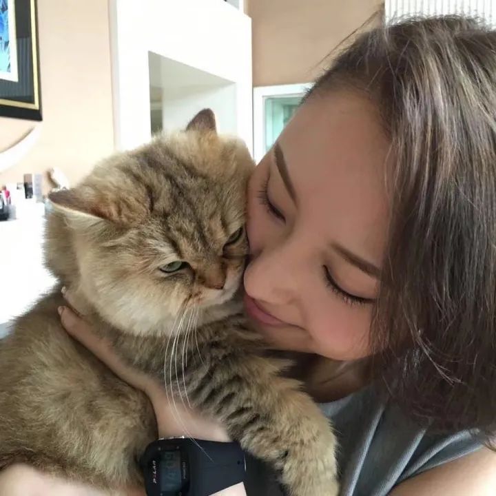 何超云|5000亿赌王千金官宣“下嫁”消防员,相恋7个月就闪婚,全网:窦骁学着点!