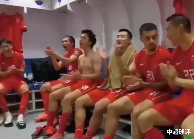 翻译|国足翻译爆料：输越南的味道很苦涩，赛后更衣室空气像凝固了！