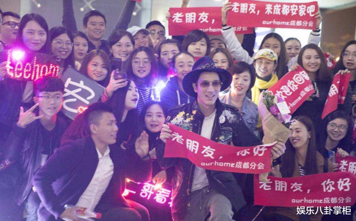 By2|小看BY2了!和王力宏的丑闻刚过去3周,她的“獠牙”就亮出来了