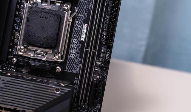 主板|用料优秀接口丰富!技嘉B650IAORUSULTRA主板拆解