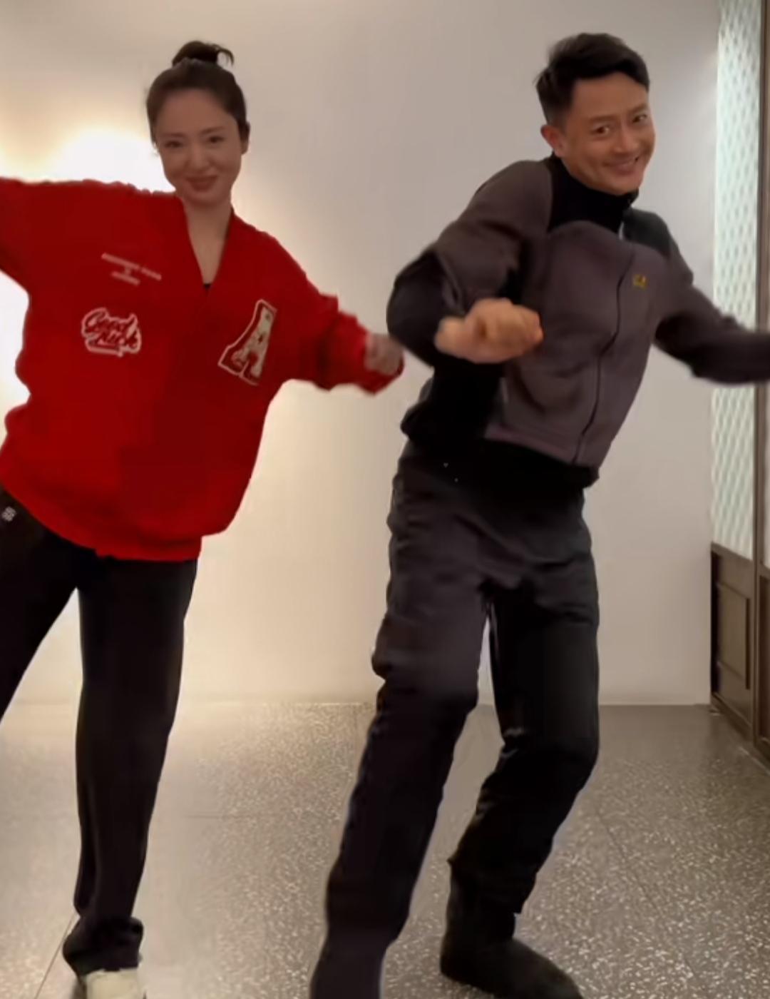 印小天|董璇印小天冰释前嫌，跳双人舞女方获夸赞，都是单身被留言撮合