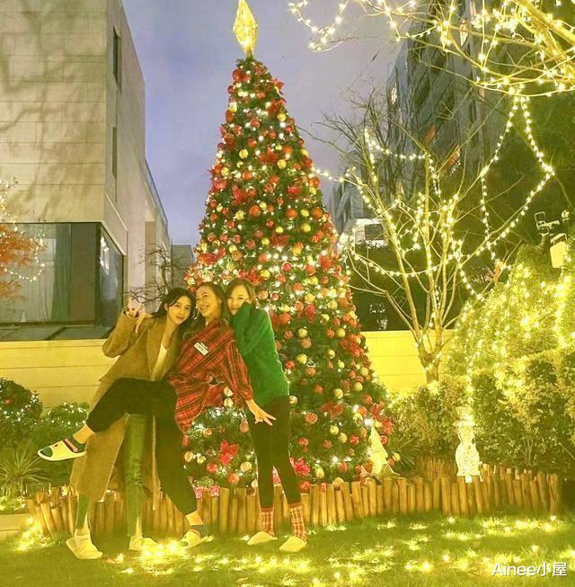 穿衣搭配|潘玮柏妻子奔三了,状态还挺好,穿衣大方显身材,不占C位也吸睛