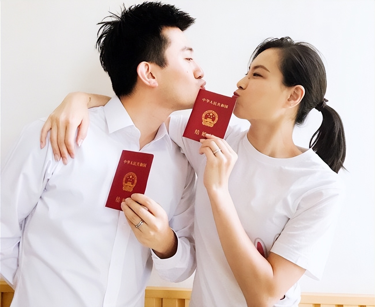 吴敏霞新房损失惨重!装修八个月被污水浸泡,张效诚和物业起纠纷