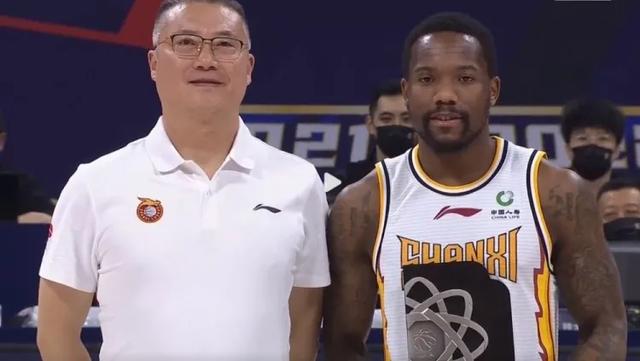 李春江|12分9篮板，郭士强噩梦重现！34岁老将成奇兵，李春江会后悔