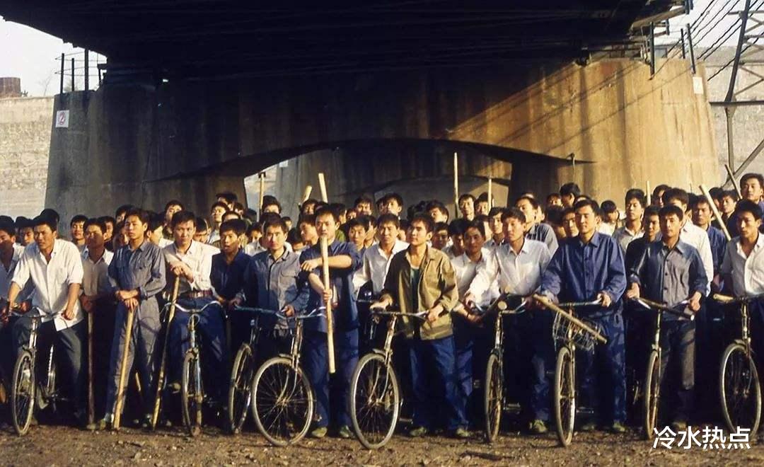 1983年,杨得志上将的女婿竟被混混当街打死,从此拉开了严打序幕