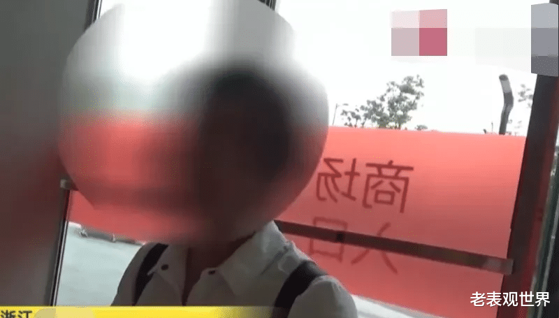 杭州一大妈走路撞上玻璃门，反向店家索赔：谁让你擦这么干净？