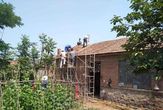 宅基地|月均百万人进城？21年间农村人口骤减，人去房空咋办？政策明示