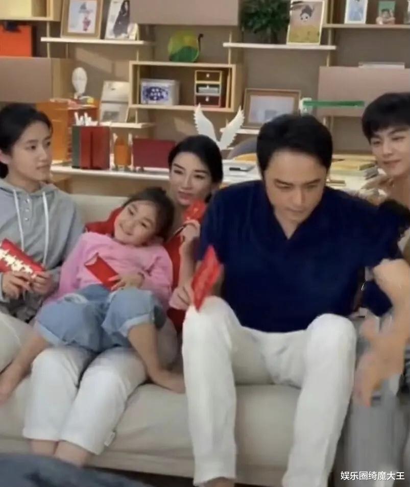 僵尸校园|明道对小女孩爆粗口，孩子妈妈晒视频引战，网友“她还是个孩子”