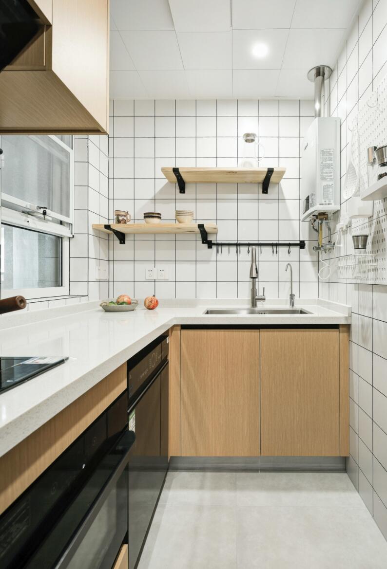 95㎡新家,她拒绝常规,坚持将客厅抬高20公分,完工后超实用