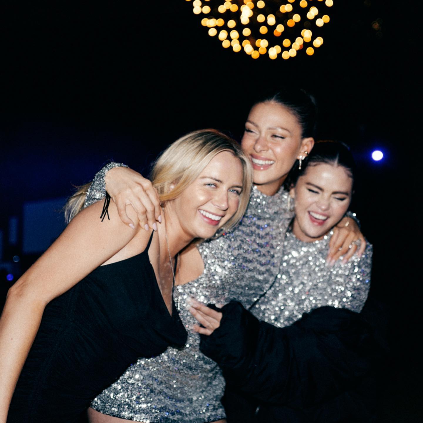 赛琳娜|大布夫妇和赛琳娜过年玩嗨!妮可拉钻石迷你裙美翻,贝嫂想念儿子