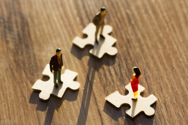 分道扬镳|原创:职场中的嫡系是怎么形成的?一文让你看清职场的真相