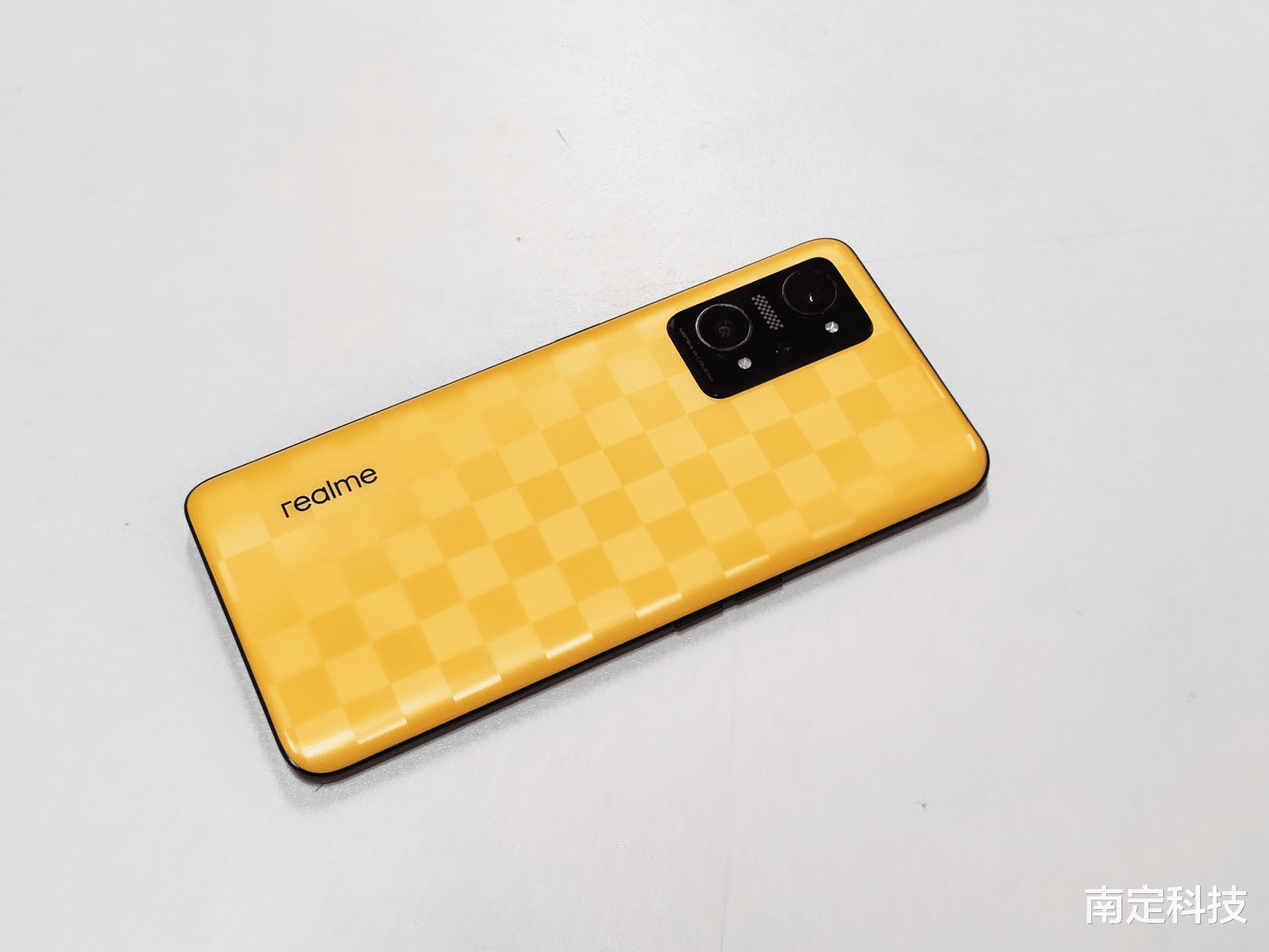 iqoo|千元机别乱买！红米、iQOO并非最佳首选，realme才是隐藏BOSS