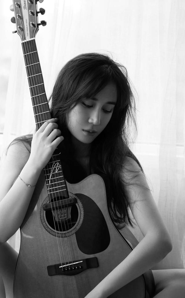 沙宝亮|沙宝亮公开新女友三张亲密照，小16岁女友还是知名艺人