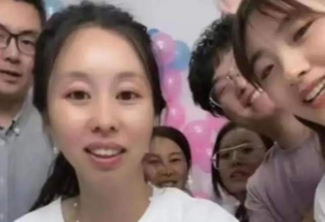 真勤劳!田静父亲晒妻子厨房忙碌画面,网友却纷纷给出忠言提醒