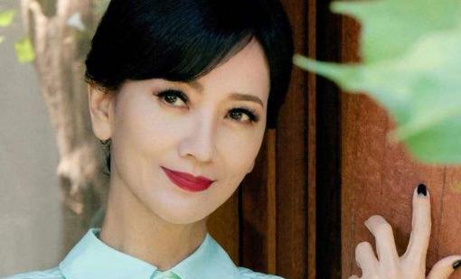 杨幂|年过半百还在装嫩的六位女星，美颜年轻30岁，生图却变老奶奶