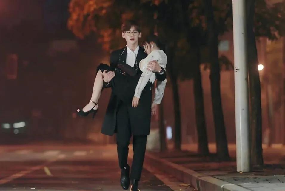 公主抱|太丢人了!女明星的体重,不应该是这些男星“体虚孱弱”的遮羞布