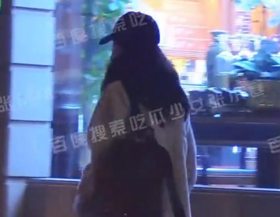 迪丽热巴|迪丽热巴深夜买零食被尾随!粉丝喊话报警,拍摄者强调是“路透”