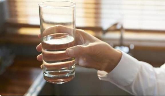 兰蔻小黑瓶 早上空腹喝水,比不吃早饭的危害大?或许还有人不清楚,建议了解