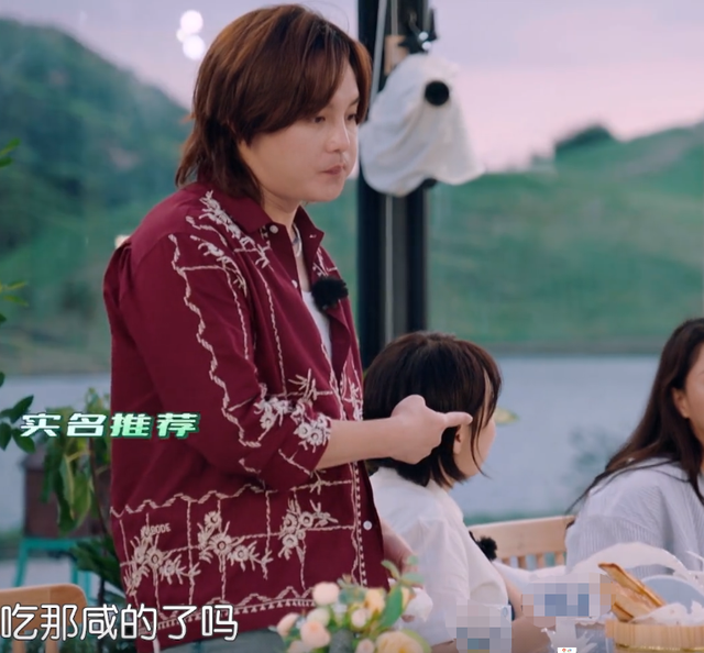 黄晓明 黄晓明、尹正再同框，时隔两年胖瘦大变样，食量曝光真实生活状态
