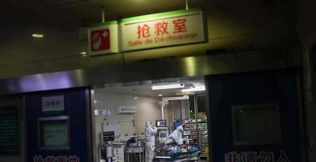 纪实:女孩喝农药,抢救无效去世,家属到医院闹事,逼副院长跳楼