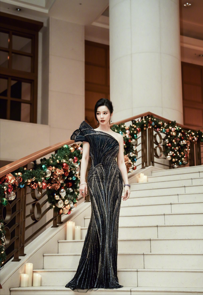 范冰冰|41岁范冰冰「水蛇腰」复出被嫌弃,网友:修成妖怪了