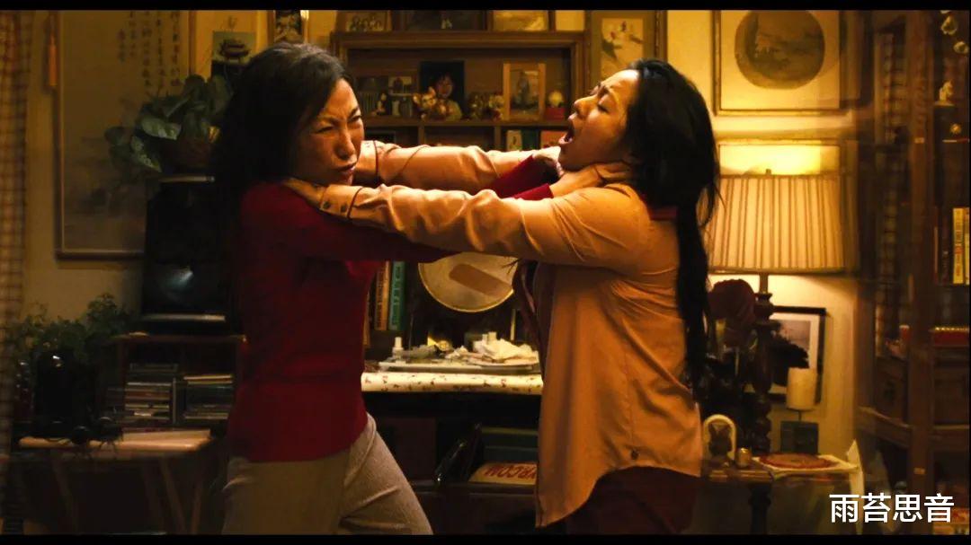 瞬息全宇宙|我们是荒原上互逐的圆石-《瞬息全宇宙》影评